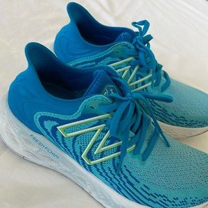 NEW BALANCE women’s Freshfoam running shoes. Size 8 Lightly worn